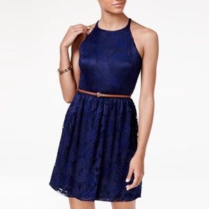 BCX JUNIORS' BELTED FLORAL-LACE HALTER DRESS, NAVY